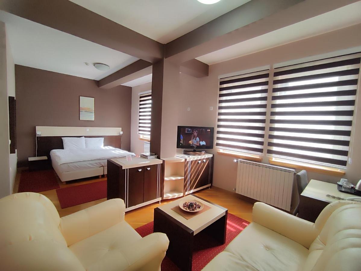 Premier Hotel Skopje Eksteriør billede